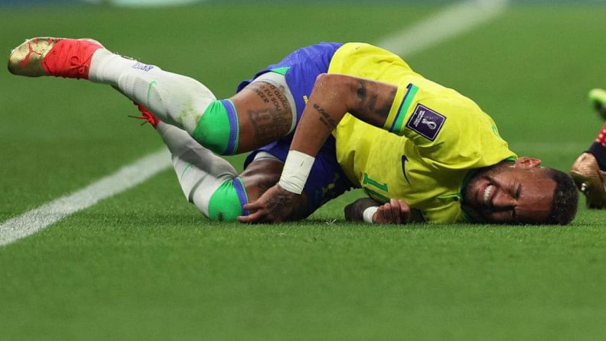 Neymar fouled against Serbia in the FIFA World Cup 2022 Qatar Neymar fouled against Serbia in the FIFA World Cup 2022 Qatar
