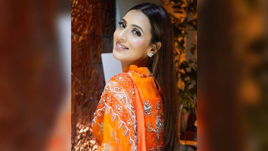 Mim wishes fans a Merry Christmas Mim comes to Facebook Live on Christmas