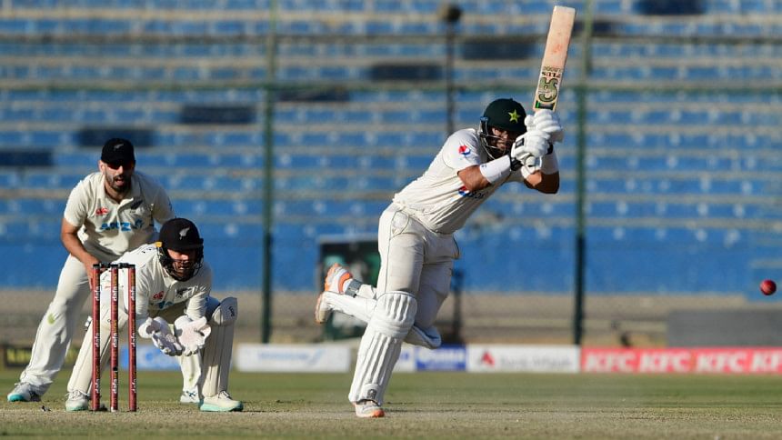 Pakistan fight to avoid defeat in first Test after Williamson double ton