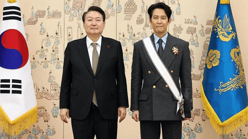 Squid Game’s Lee Jung-jae, Hwang Dong-hyuk receive South Korea’s highest cultural medals Squid Game lead actor and director receive the Geumgwan order of cultural merit