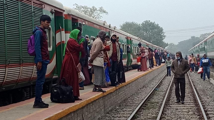 Dense fog disrupts train operations in the north train schedule