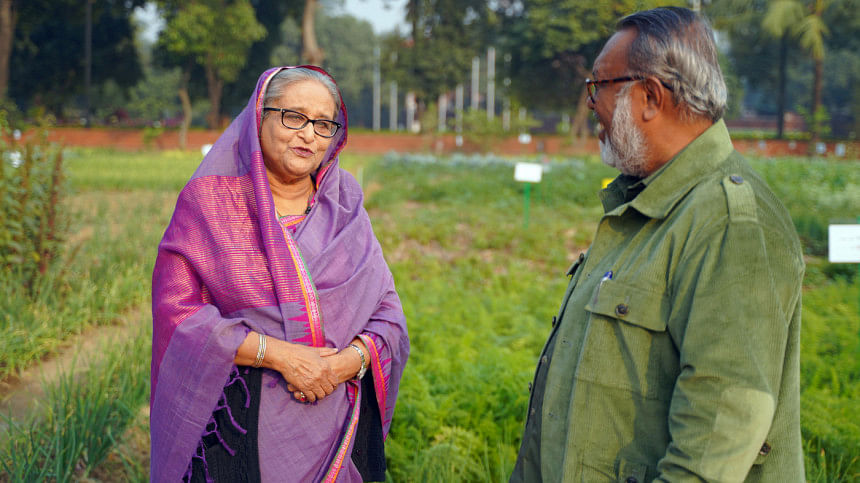 Shykh Seraj hosts Prime Minister Sheikh Hasina in “Hridoye Mati O Manush” Sheikh Hasinar Foshli Uthan: Gonobhabane Banglar Mukh