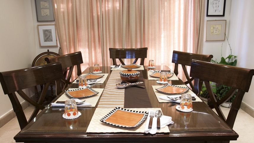 Explore the aesthetics of a minimalist dining room Explore the aesthetics of a minimalist dining room