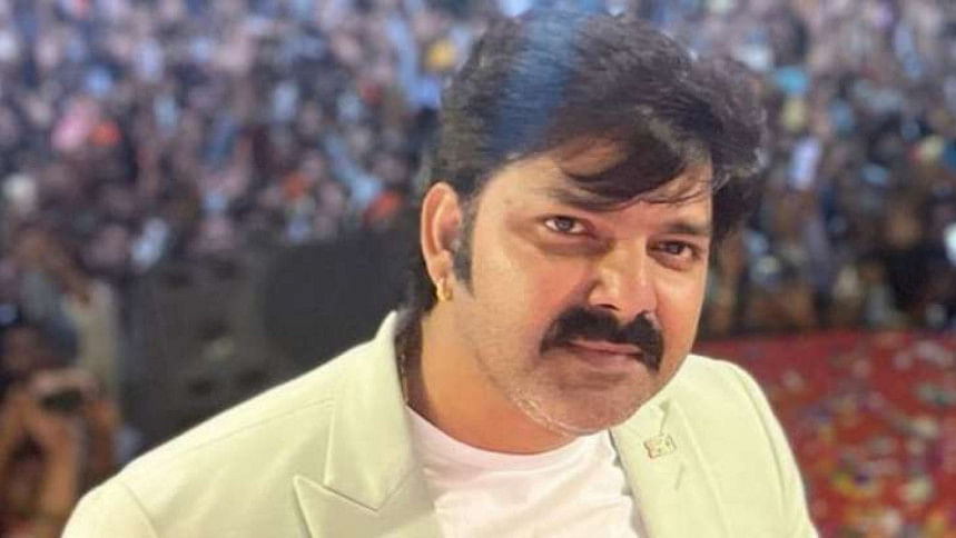 Bhojpuri star Pawan Singh attacked during a performance Bhojpuri star Pawan Singh
