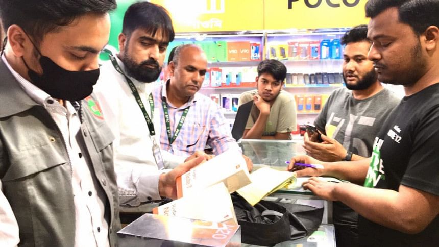 147 illegal handsets worth Tk 15 lakh seized 147 illegal handsets worth Tk 15 lakh seized