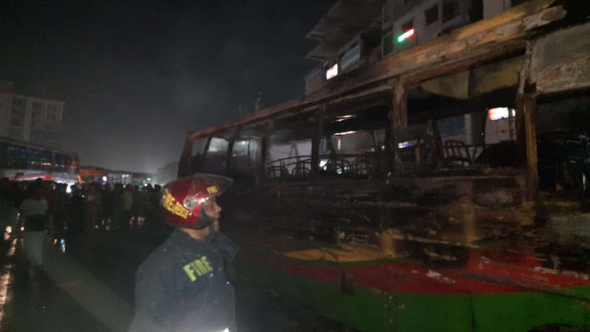 Bus torched in Shanir Akhra Bus torched in Shanir Akhra