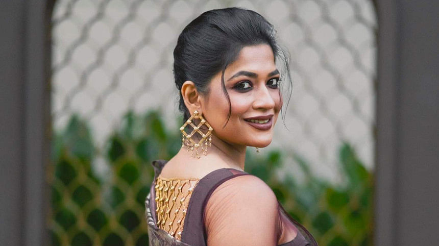 Azmeri Haque Badhan dazzles in chic sari blouses Azmeri Haque Badhan in sari