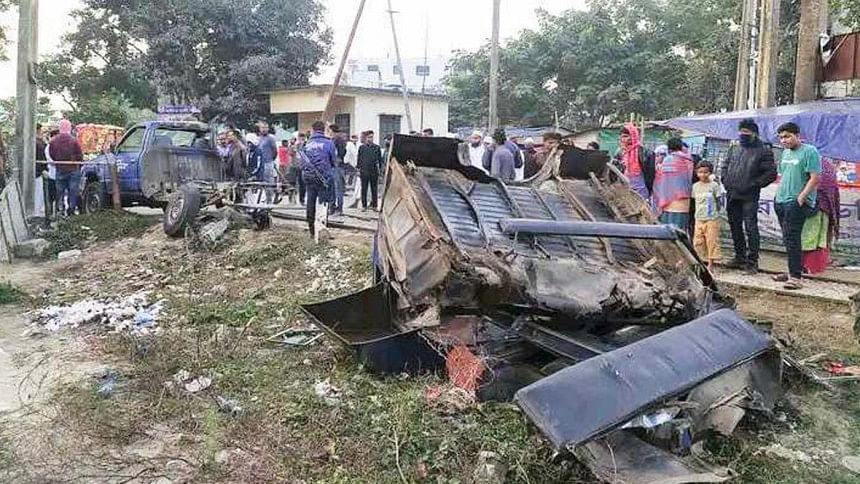 Constable killed as train hits police van in Jamalpur