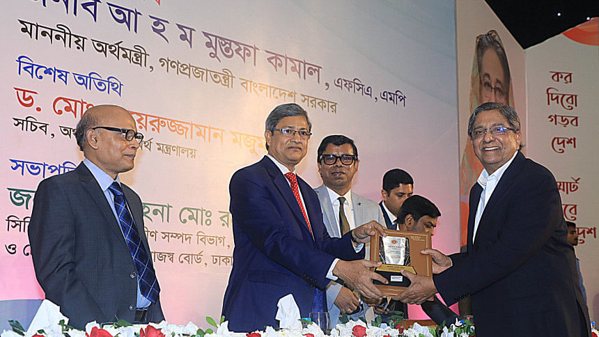 Shahnaz Rahman, Mahfuz Anam, Matiur Rahman receive top taxpayer award ...