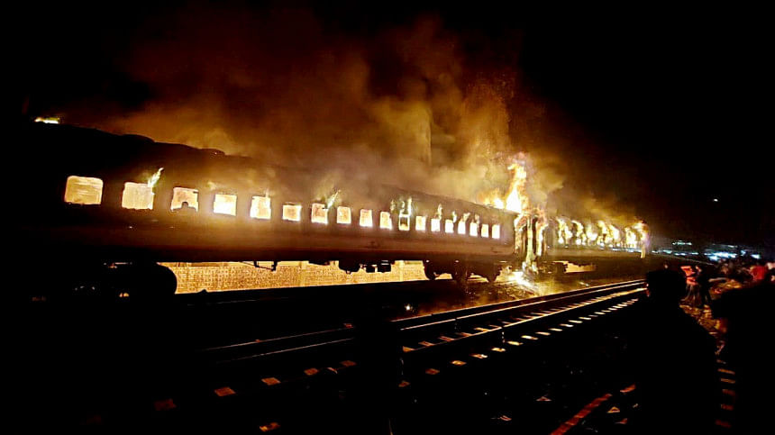 Torching Benapole Express: Police say BNP, Jubo Dal involved Benapole Express train set on fire in Dhaka