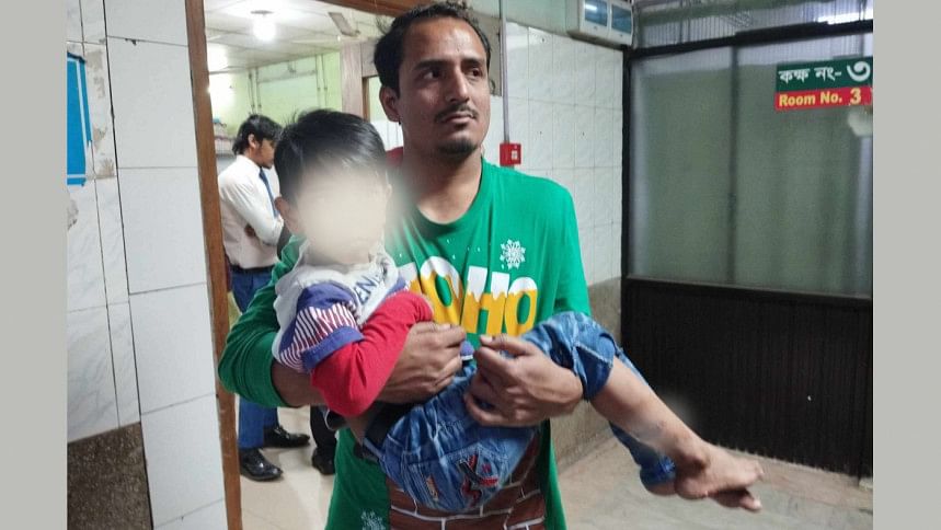 4 including child hurt in crude bomb explosion in Hazaribagh Four injured in crude bomb explosion near polling station