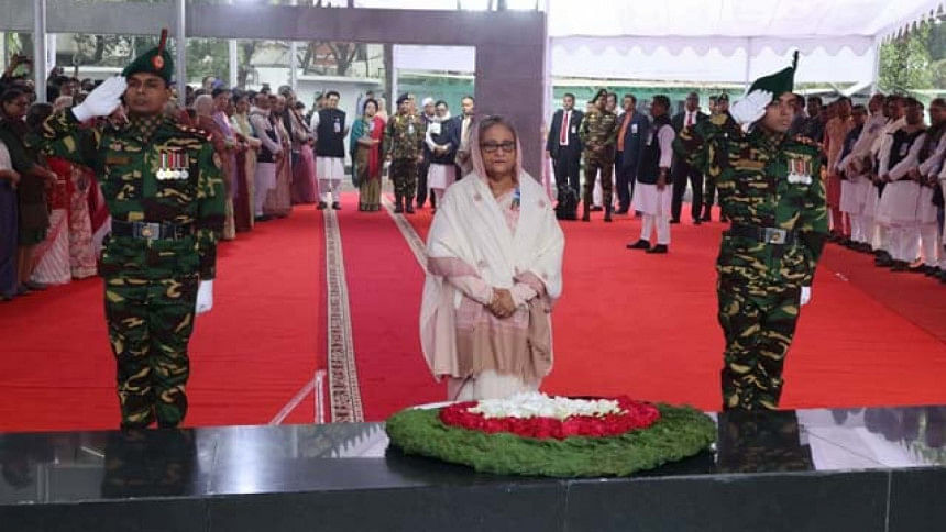 PM pays homage to Bangabandhu on his homecoming day PM pays homage to Bangabandhu on his homecoming day