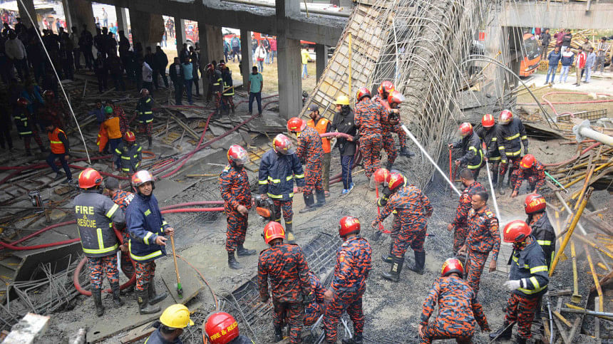 Roof collapses at RU construction site Roof collapses at RU construction site