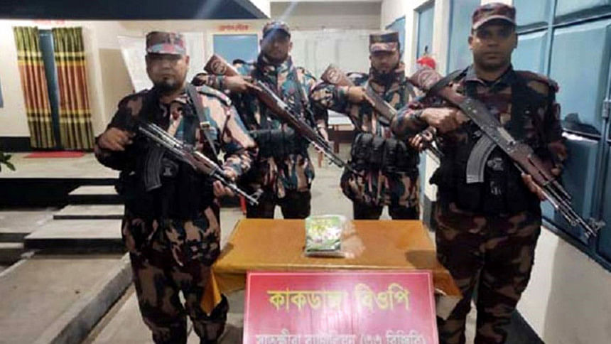 BGB members seize one kg of crystal meth in Benapole BGB members seize one kg of crystal meth in Benapole