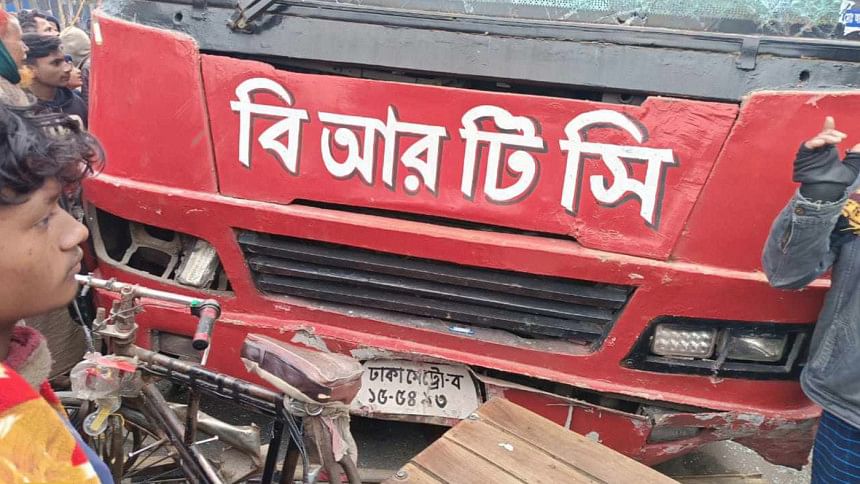 4 killed in bus-rickshaw van collision in Dinajpur BRTC bus hits rickshaw in Dinajpur