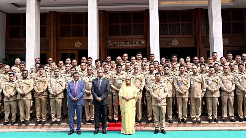 police officers meeting with Prime Minister Sheikh Hasina police officers meeting with Prime Minister Sheikh Hasina