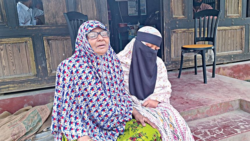 Bangladeshi Hostages of ‘Somali Pirates’ | Distressed, their families now fear the worst Bangladeshi Hostages of ‘Somali Pirates’ | Distressed, their families now fear the worst