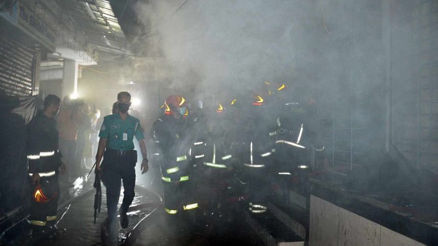 Fire at Ctg UCB branch in Rifle Club building under control Fire at Ctg UCB branch in Rifle Club building under control