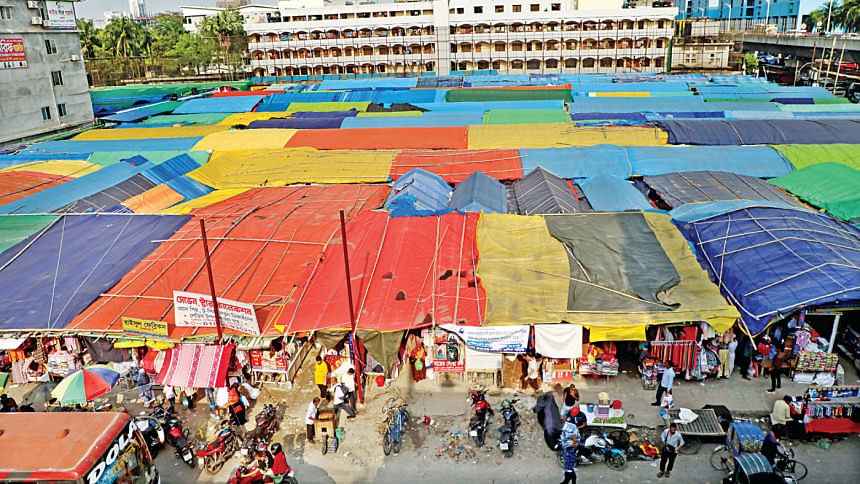 Fire burns down Bangabazar clothing market Fire burns down Bangabazar clothing market