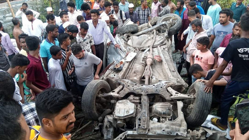 14 killed in Jhalakathi three-vehicle collision 14 killed in Jhalakathi three-vehicle collision