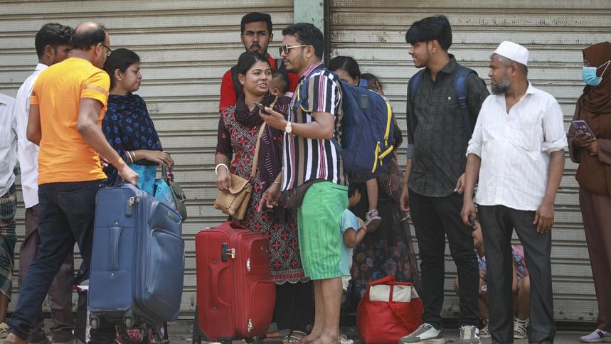 Transport strike in Ctg: Passengers suffer amid heatwave Transport strike in Ctg: Passengers suffer amid heatwave