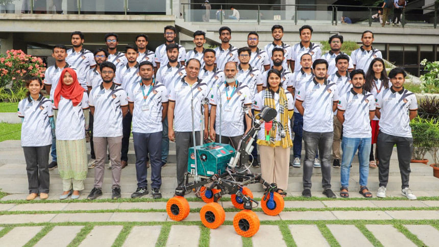 The UIU Mars rover team with its YGGDRASIL rover. The UIU Mars rover team with its YGGDRASIL rover.