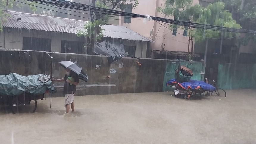 Heavy rainfall inundates most low-lying areas of Ctg city Heavy rainfall inundates most low-lying areas of Ctg city