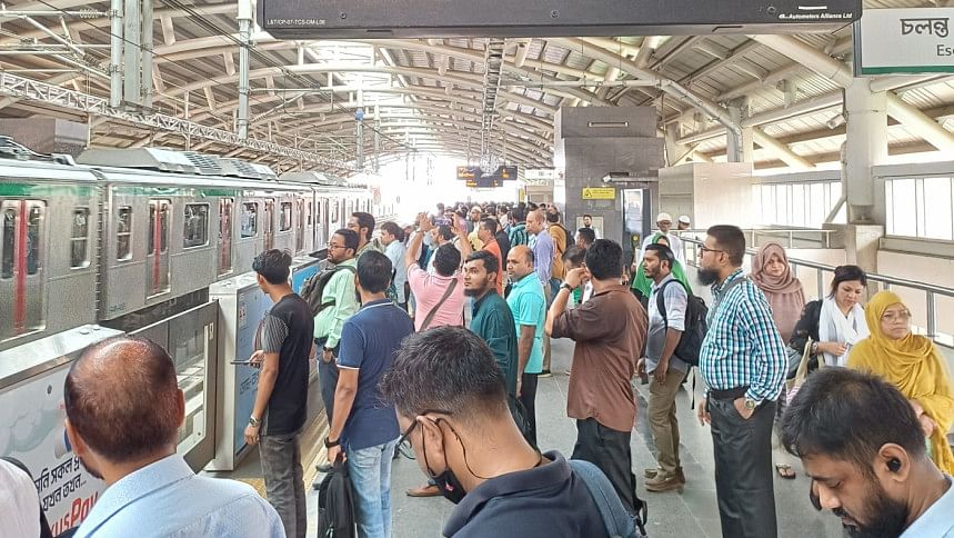 Metro rail sees 20 percent rise in passengers Metro rail sees 20 percent rise in passengers