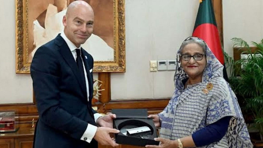 sheikh hasina receives GCA local adaptation champions award sheikh hasina receives GCA local adaptation champions award