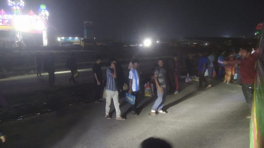 The ones who stayed for some extra cash People earning extra cash in Dhaka during Eid-ul-Azha