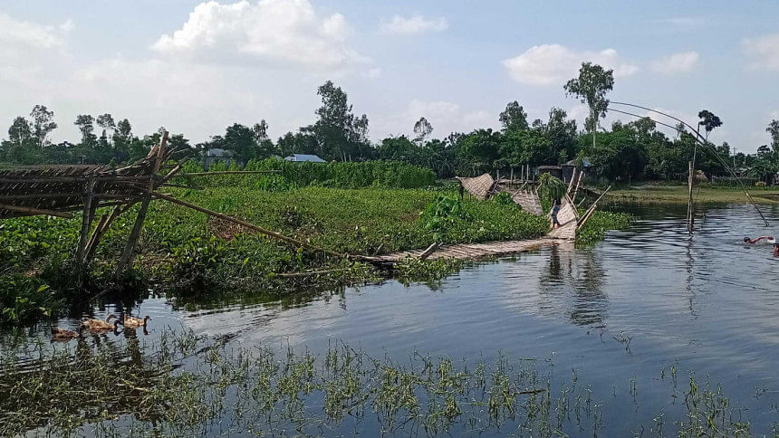 Collapsed Bridge Affects 300 Families 