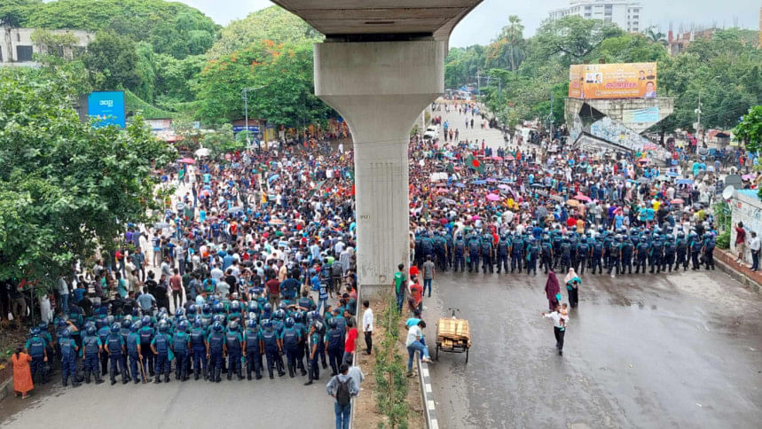 Quota system protest: Students block Shahbagh intersection again Quota system protest: Students block Shahbagh intersection again
