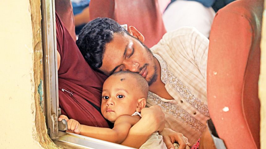 People, especially patients and the elderly, suffered immensely as students continued their nationwide “Bangla Blockade People, especially patients and the elderly, suffered immensely as students continued their nationwide “Bangla Blockade