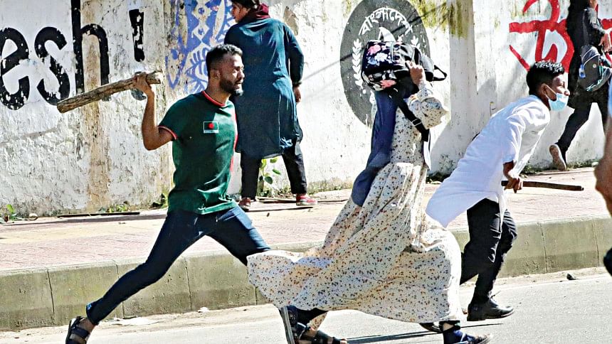 A man about to attack a female student in DU’s Doyel Chattar BCL attack on quota reform protesters: A man about to attack a female student in DU’s Doyel Chattar