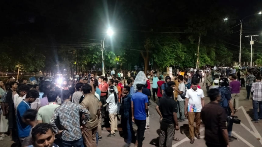 BCL leaders beaten up, forced out of most DU halls overnight Dhaka University student protests against BCL