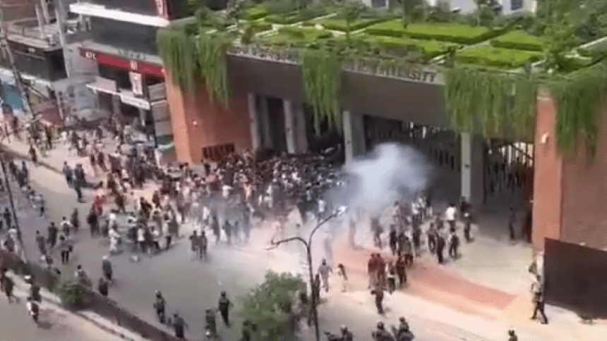 Police clash with BRAC University students, lob tear gas shells at campus Police clash with BRAC University students, lob tear gas shells at campus