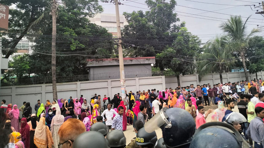 30 garment factories in Ashulia closed amid protests 30 garment factories in Ashulia closed amid protests