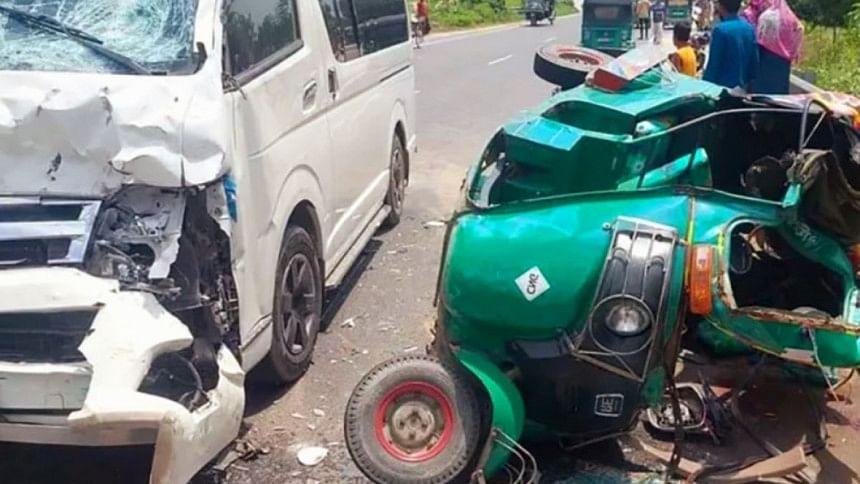 5 killed in Sirajganj road accident 5 killed in Sirajganj road accident