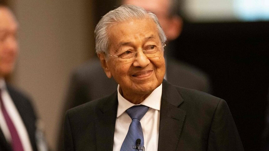 Mahathir Mohamad admitted to heart institute Mahathir Mohamad admitted to heart institute