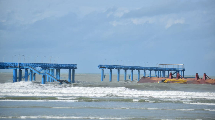 Bangladesh Navy’s jetty partially collapses at Inani beach due to Cyclone Dana Bangladesh Navy’s jetty partially collapses at Inani beach due to Cyclone Dana