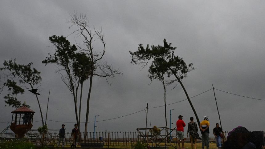 Cyclone Dana sweeps India coastal areas Cyclone Dana sweeps India coastal areas