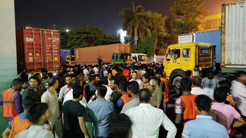 Cargo transportation halted at Ctg port as workers begin fresh strike Cargo transportation halted at Ctg port as workers begin fresh strike