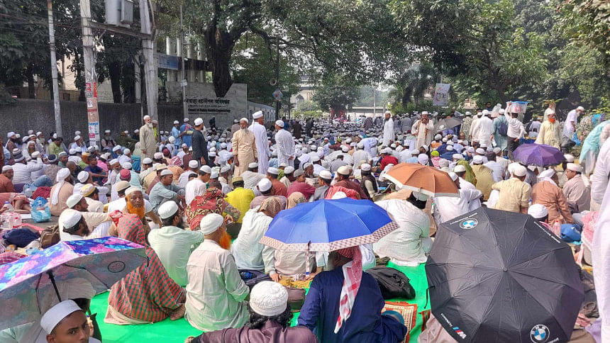 Tabligh Jamaat pro-Saad followers gather at Kakrail Mosque Tabligh Jamaat pro-Saad followers gather at Kakrail Mosque