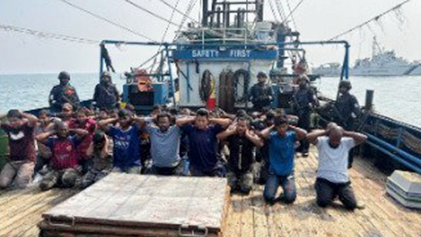 Indian Coast Guard detains Bangladeshi fishermen Indian Coast Guard detains Bangladeshi fishermen