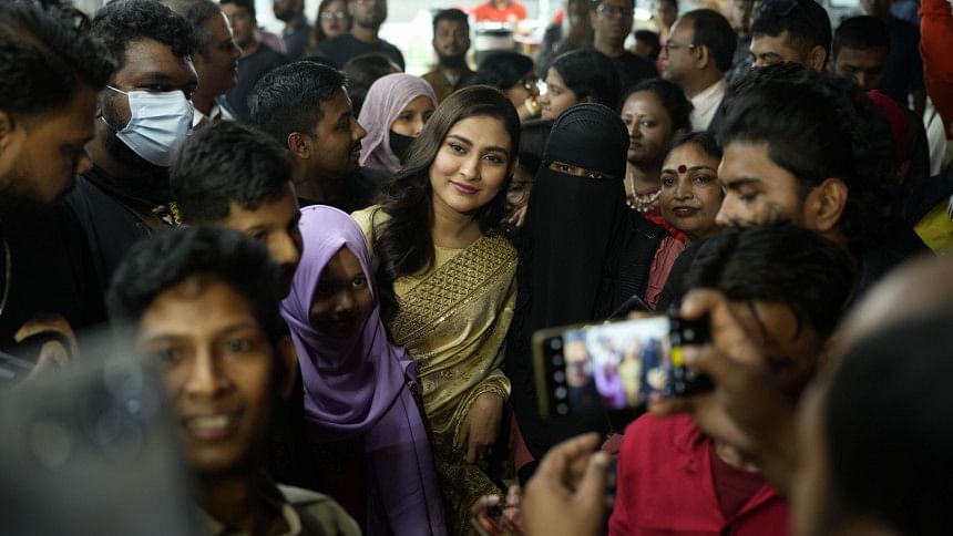 ‘Priyo Maloti’ receives standing ovation at first local screening ‘Priyo Maloti’ receives standing ovation at first local screening