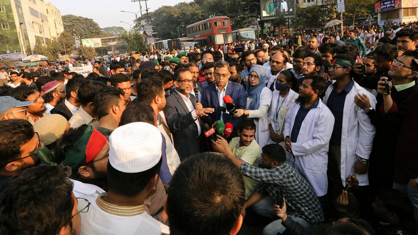 Postgrad doctors lift blockade at Shahbagh after 7 hours