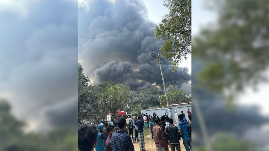 5 injured in fire at Gazipur garment warehouse