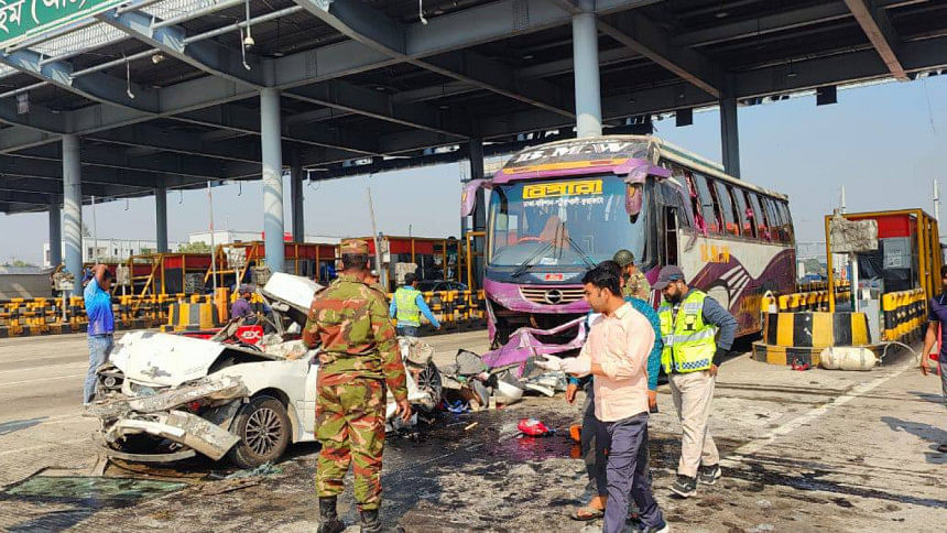 Dhaka-Mawa Expressway toll plaza accident Dhaka-Mawa Expressway toll plaza accident