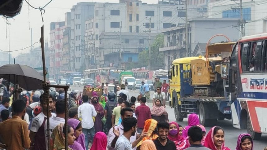 Gazipur Garment Workers’ Holiday Payments Protest Gazipur Garment Workers’ Holiday Payments Protest