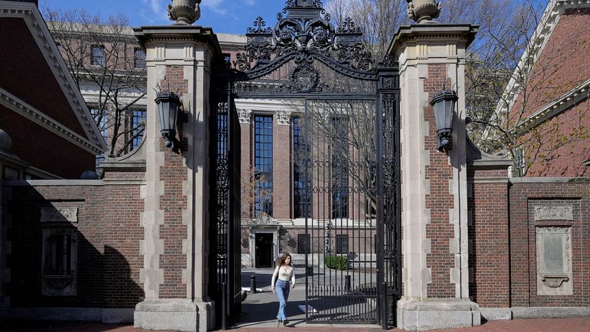 Harvard to lose foreign student enrollment ability Harvard to lose foreign student enrollment ability